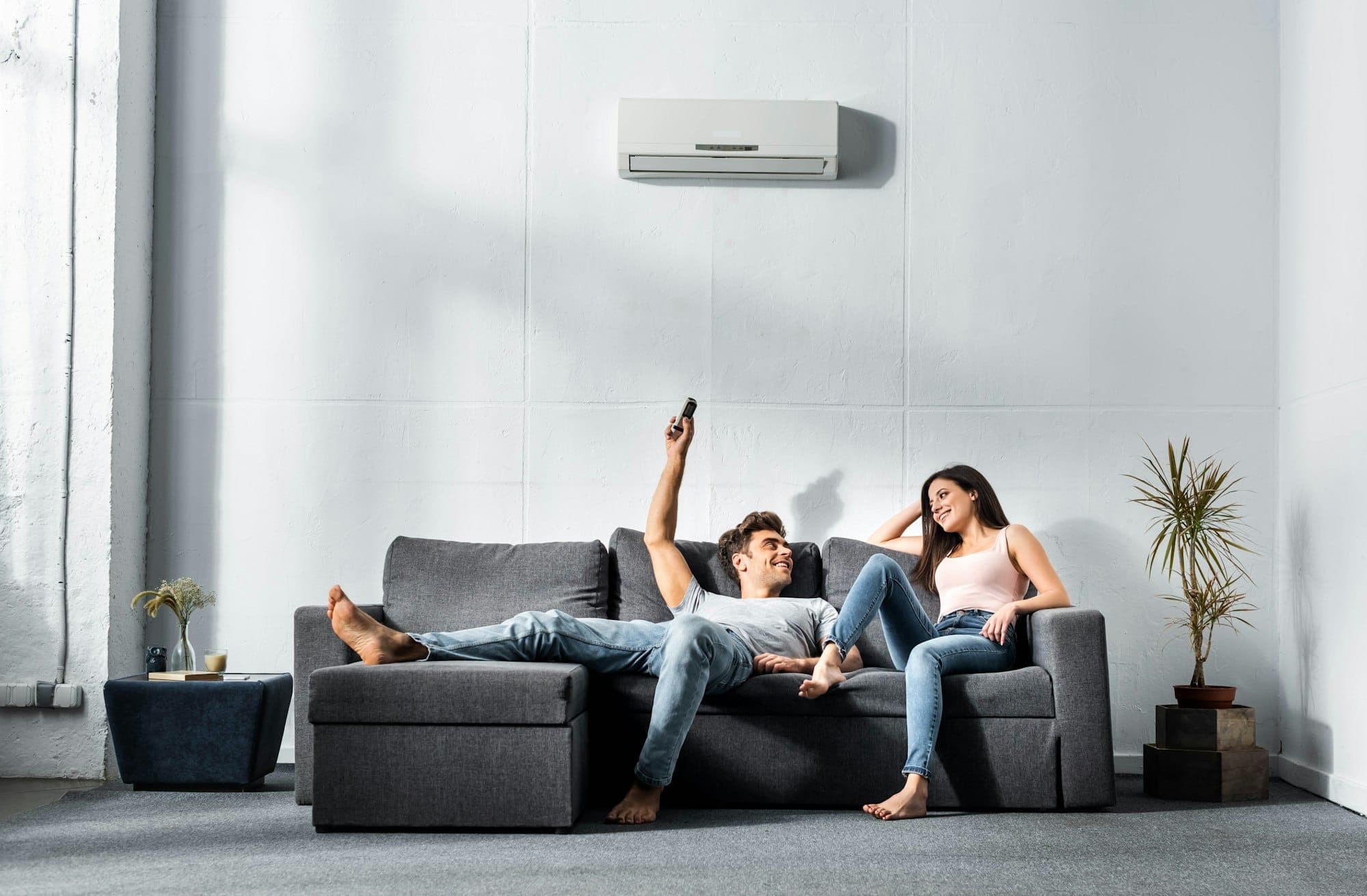 Salón con aire acondicionado instalado
